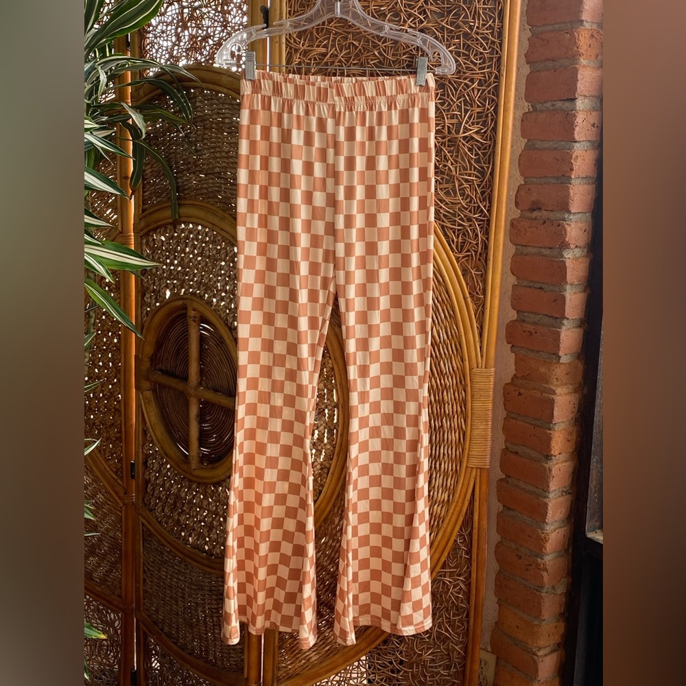 NWOT Daisy Del Sol Checkered Tan & Cream Bellbottom Pants Leggings Size Medium